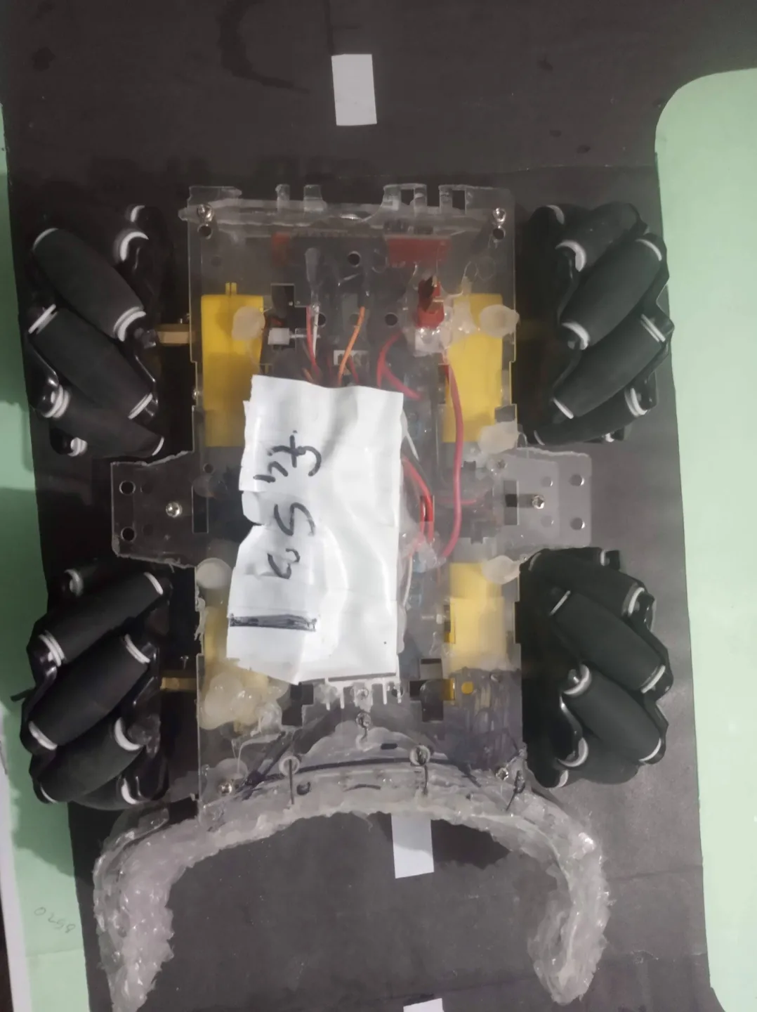 Mecanum-wheel robot and its small chassis.