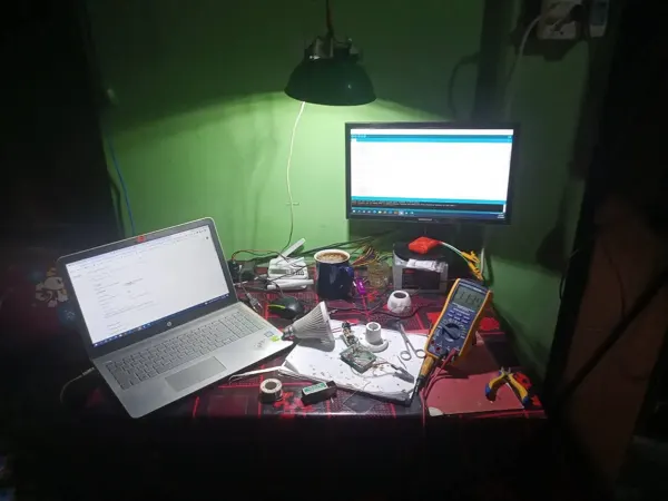 Late-evening circuit work in the room-lab.