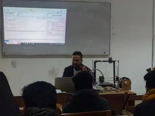 A 3D-printer demonstration during a teaching session.