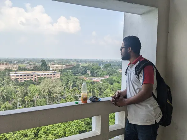 A quiet view across campus between the busy parts of university life.