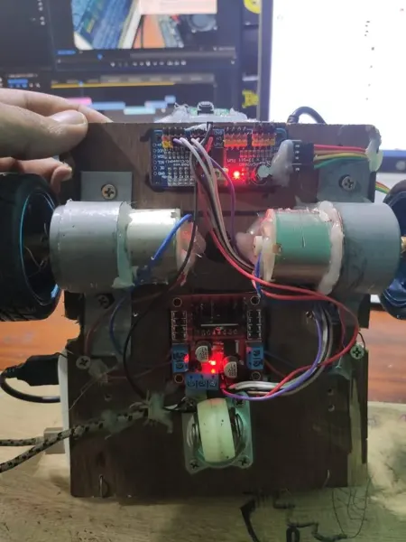 Motor and controller assembly beneath the mobile chassis.